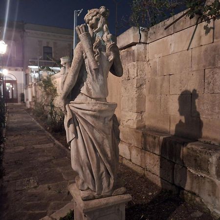 Bed and Breakfast Dimora Charleston Lecce Parcheggio Privato In Loco Gratis Exterior foto