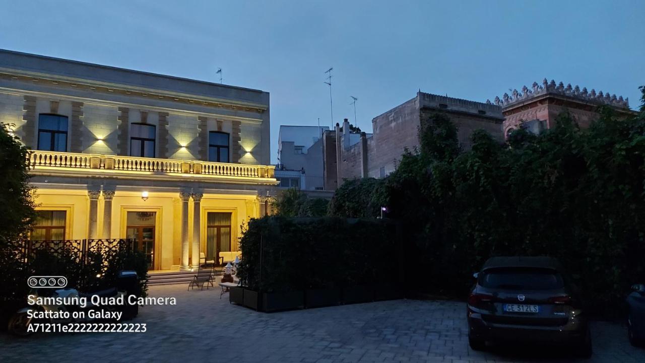 Bed and Breakfast Dimora Charleston Lecce Parcheggio Privato In Loco Gratis Exterior foto
