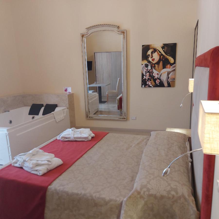 Bed and Breakfast Dimora Charleston Lecce Parcheggio Privato In Loco Gratis Habitación foto