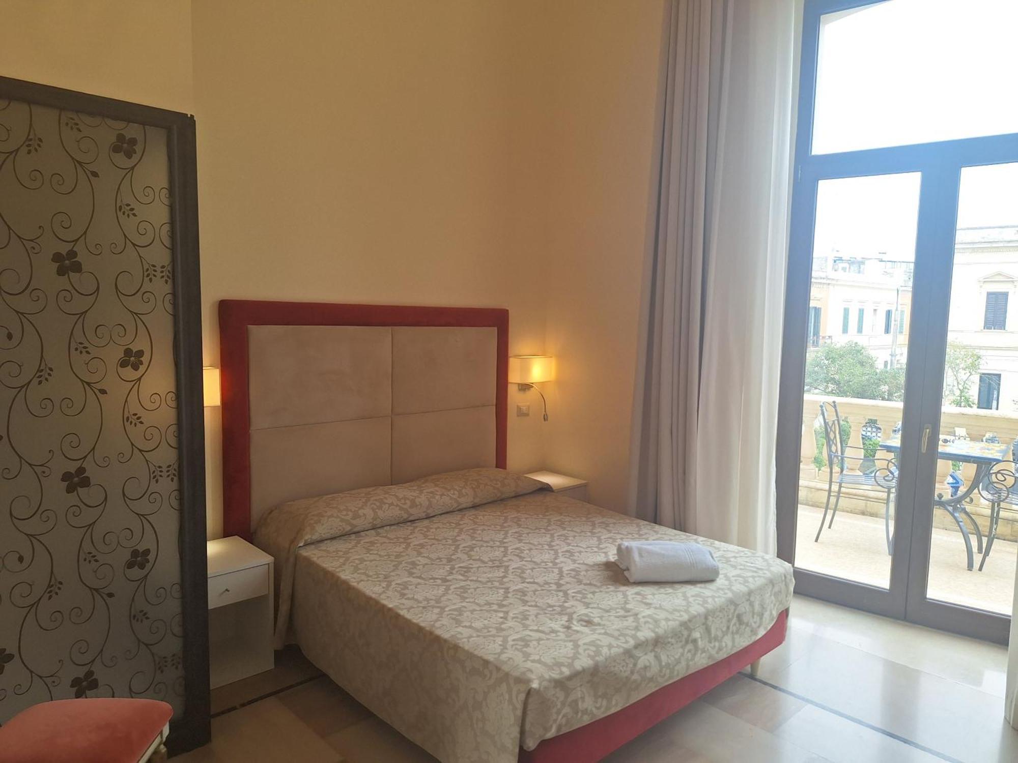 Bed and Breakfast Dimora Charleston Lecce Parcheggio Privato In Loco Gratis Habitación foto